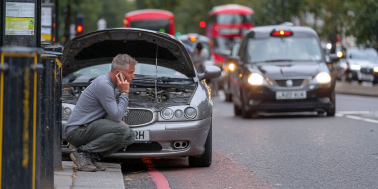 What to Do When Your Car Breaks Down Mid-Commute (1)