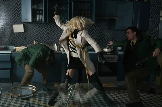 atomic blonde film review fight