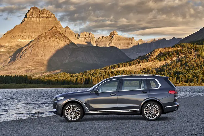 bmw x7 car review profile