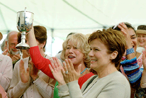 helen mirren julie walters holding trophy