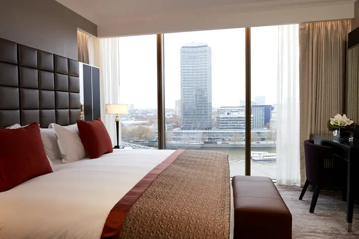 crowne plaza london albert embankment hotel review bedroom