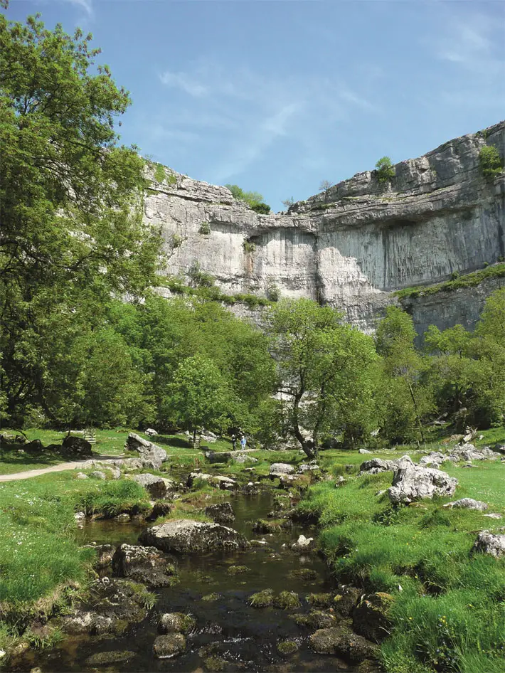 dales high way yorkshire walk malham cove