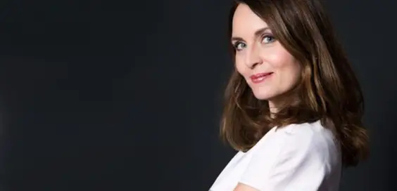 debra stephenson night of 100 voices review hull city hall main