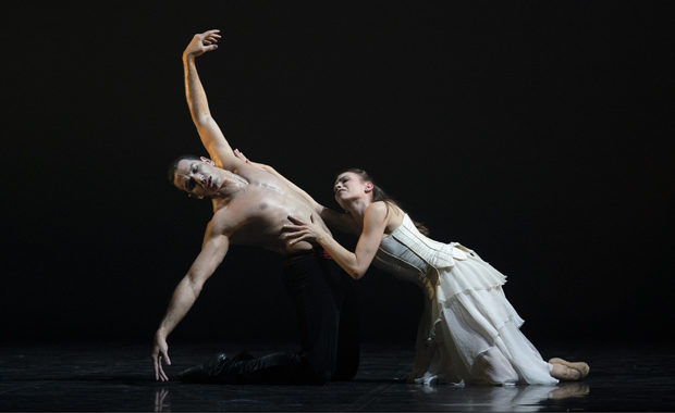 dracula northern ballet review leeds playhouse october 2019 main