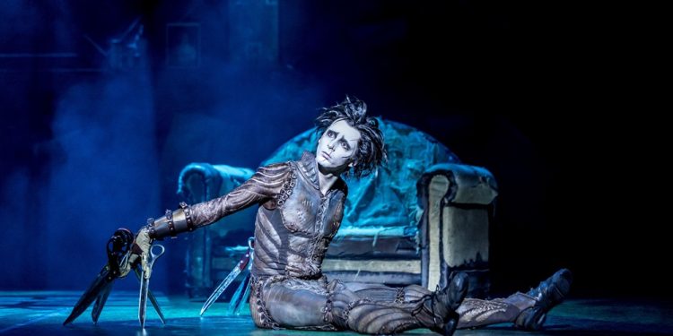 edward scissorhands review hull