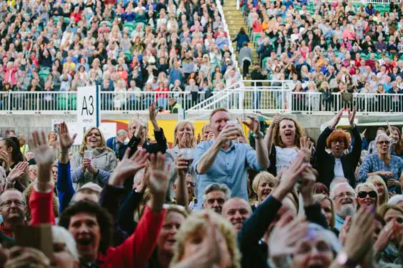 George Benson live review scarborough open air theatre june 2017 crowd