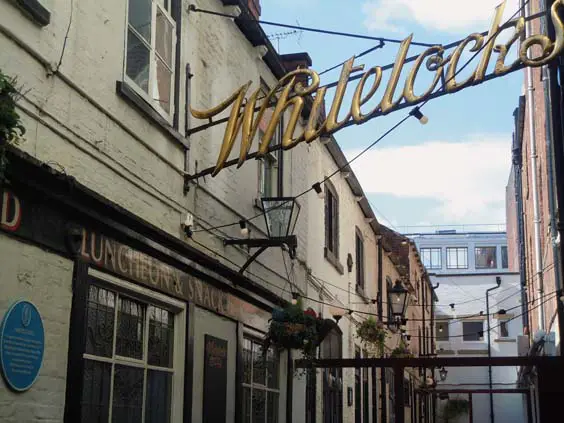 historic leeds Whitelocks Alehouse (1715), Turk's Head Yard, off Briggate.