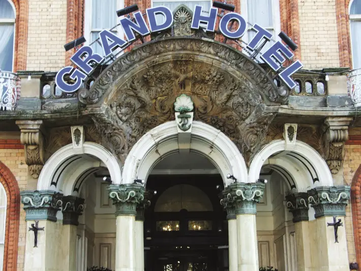 history of the grand hotel scarborough entrance