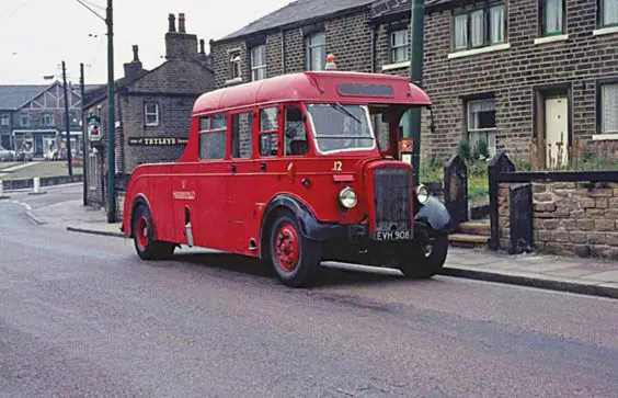 huddersfield trolleys and buses history P25 Another conversion was No. A12 (EVH 908), originally from the 1950 batch of Willowbrook B34R-bodied Daimlers bought by the JOC