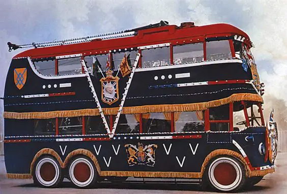 huddersfield trolleys and buses history P28 Trolleybus No. 72 (AVH 472) was a 1938 Karrier with Park Royal bodywork and was renumbered 472 in 1942