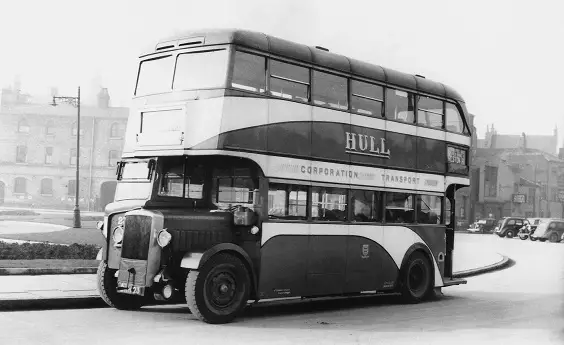 hull corporation buses Daimlers from 1937. (East Pennine Transport Group)