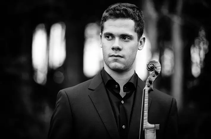 hull philharmonic review city hall december 2019 violinist