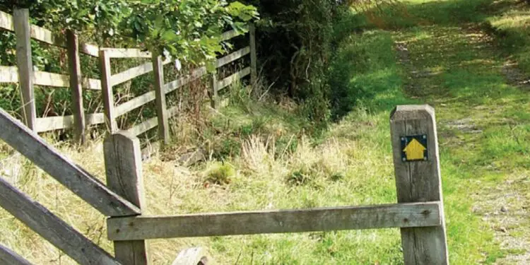 ilkley wood walk stile main