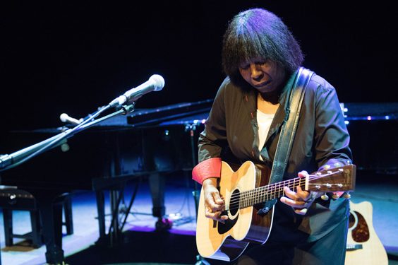 joan armatrading live review york grand opera house september 2018 guitar