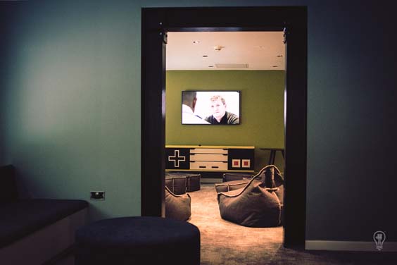 jonas hotel sheffield review communal living space