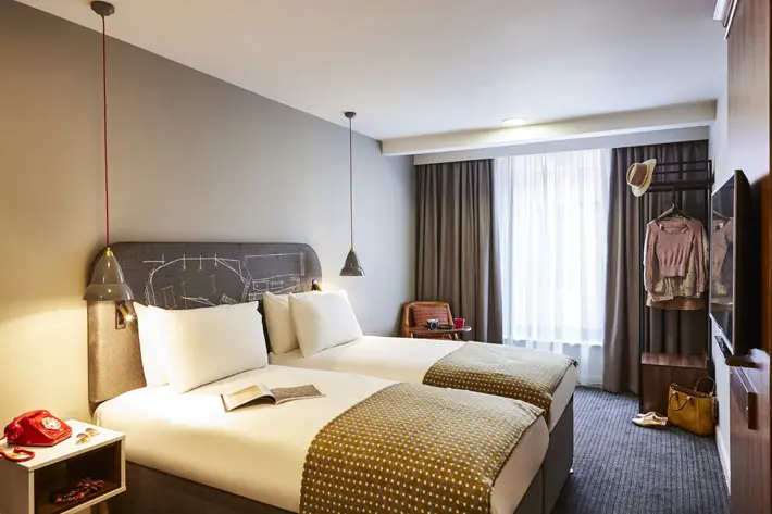 mercure leeds hotel review big bedroom