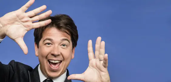 michael mcintyre live comedy review leeds arena may 2018 portrait hands (1)