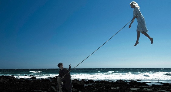 miss peregrine's home for peculiar children film review floating