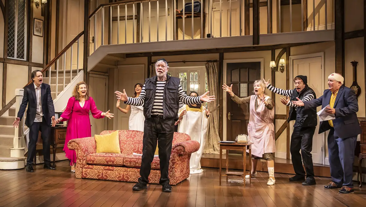 noises off review sheffield lyceum (1)