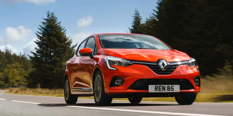 renault clio iconic car review main