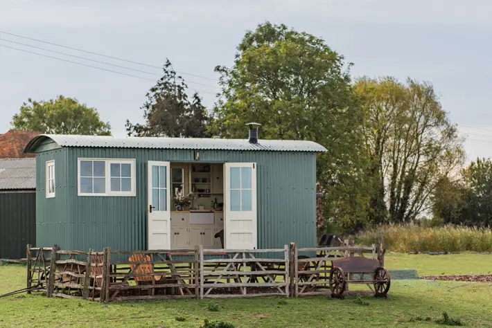romney marsh shepherds huts review exterior