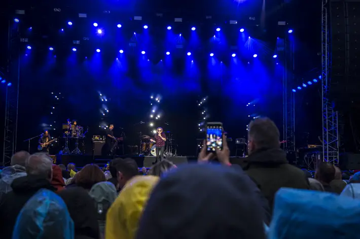 simply red live review scarborough open air theatre