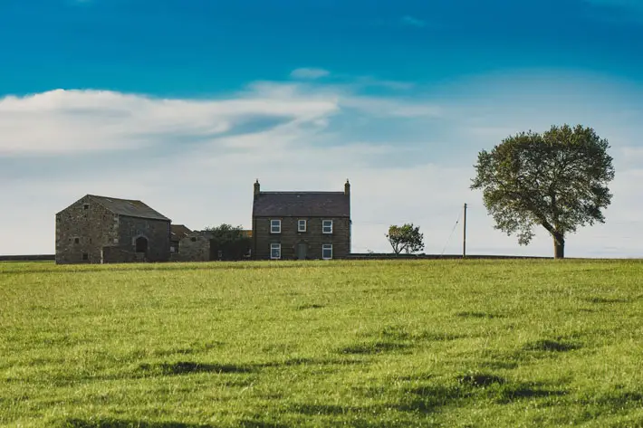 six dales way yorkshire walk main farmhouse