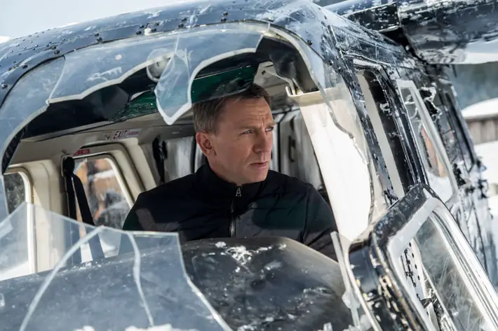 spectre film review helicopter