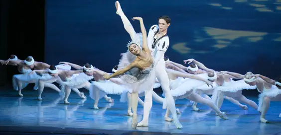 swan lake review hull new theatre january 2018 ballet