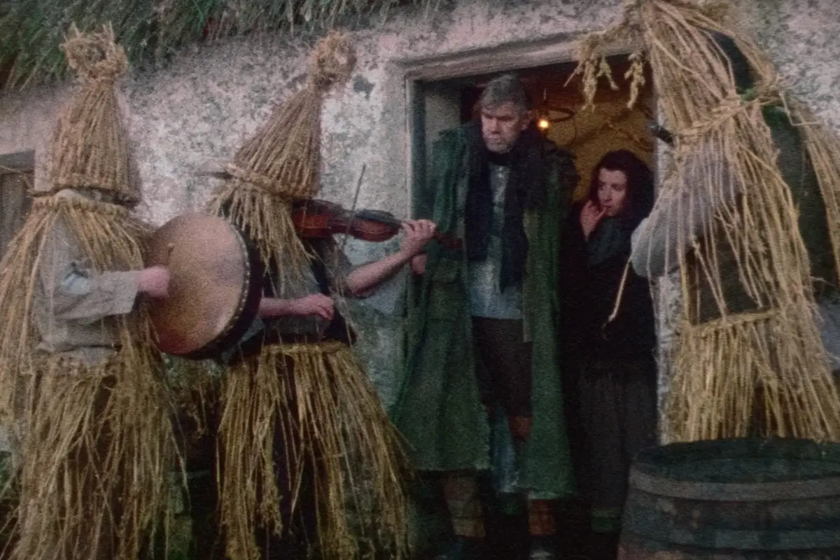 the outcasts film review (2)