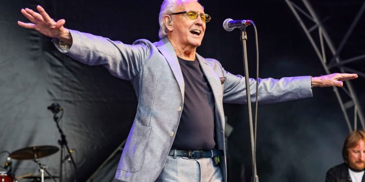 tony christie live review scunthorpe