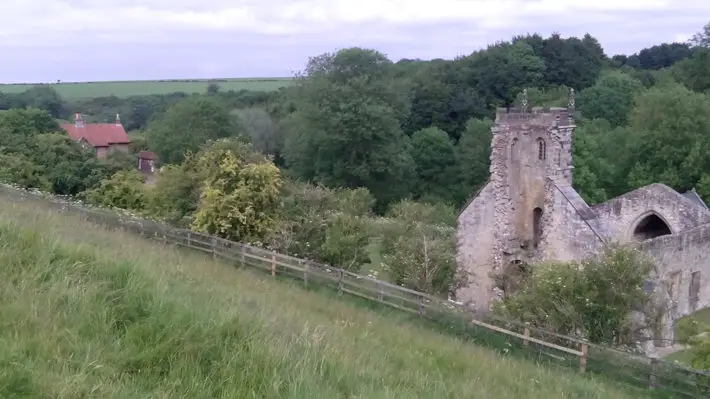 wharram percy yorkshire deserted village church